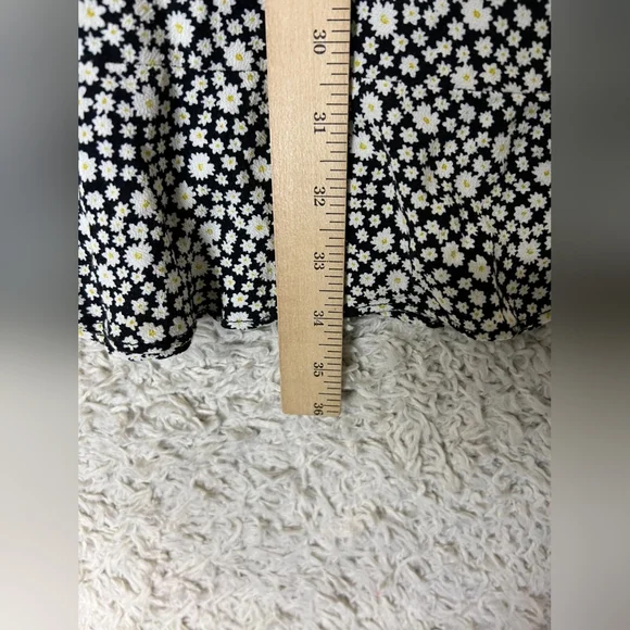 Elegant Black and White Floral Halter Dress - Picture 3 of 4